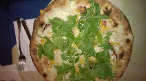 Pizza San Giorgio del Sannio Rucola Cotto e Mais Pizza San Giorgio del Sannio Rucola Cotto e Mais
