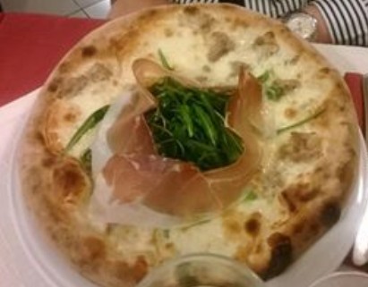 Pizza Mozzarella Salsiccia Prosciutt Pizza Mozzarella Salsiccia Prosciutt