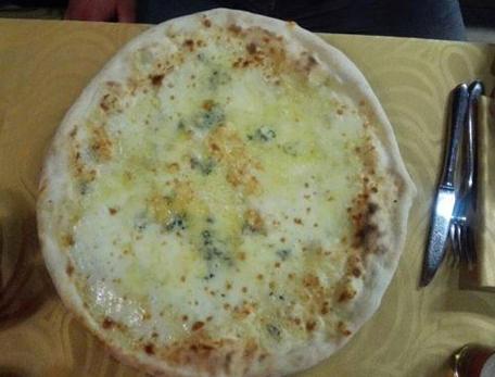 il veliero pizza ai quattro formaggi
