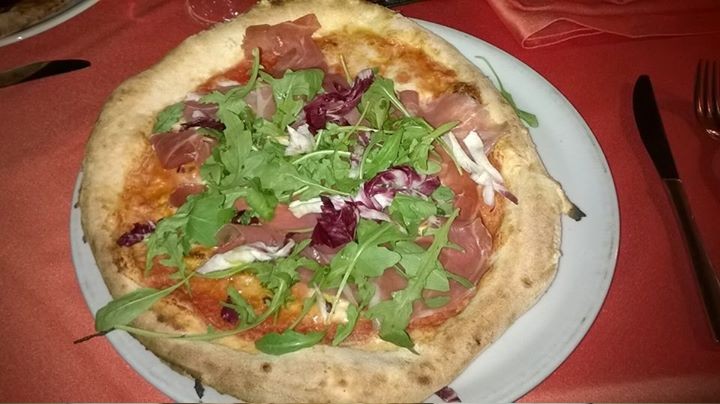 Pizza Prosciuttto rucola radicchio Pizza Prosciuttto rucola radicchio