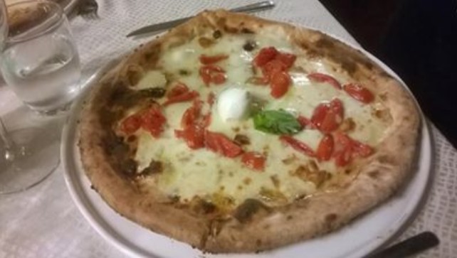 Pizza Provola e Pomodorini Pizza Provola e Pomodorini