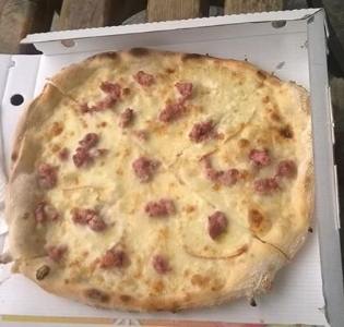 Pizza Provola Salsiccia Pizza Provola Salsiccia