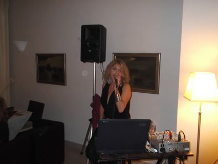CENA SPETTACOLO AL VIRAF DI CASERTA VECCHIA CON LA BELLISSIMA E BRAVISSIMA GIULIA ORCIANI